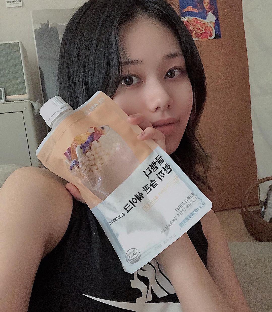  “#협찬 내가 좋아하는 얼그레이밀크티 맛 ♥ 오늘 첫끼는 이거로 든든하게 떼우기 :) 뮤즐리가 있어서 씹히는 맛이 좋댜..ㅎㅎ 근데 진짜 나 머리 엄청 잘참았댜,, 이제 거의 깜댕스🖤 #글램디 #GLAMD #글램디한끼습관쉐이크”