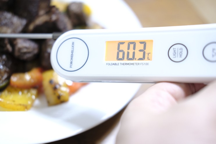 한우 스테이크 요리에 필수인 탐침온도계 폴더블스마트온도계FS100 화이트 후기