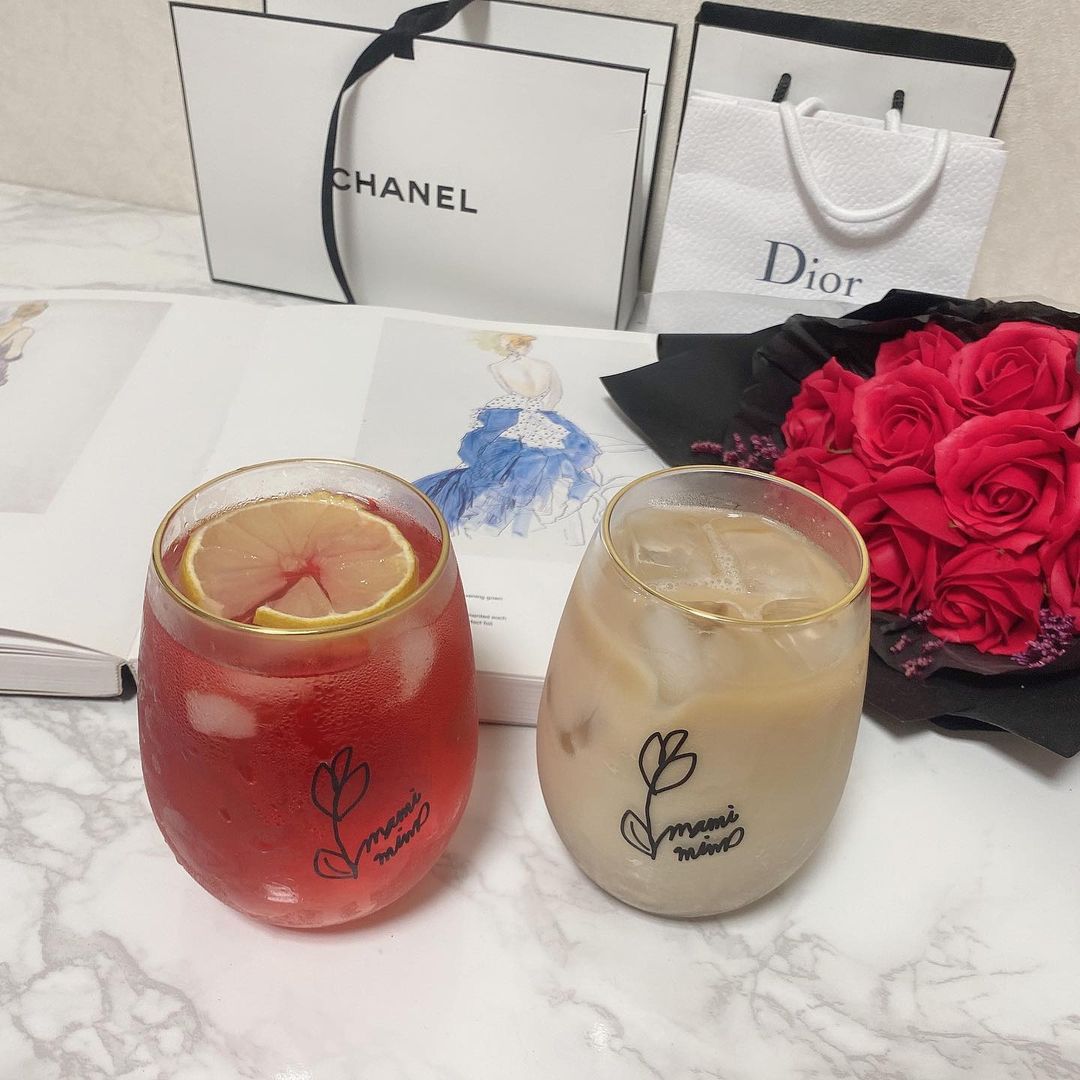 𝐵𝒶𝓂𝓂𝓎 🌺 바미 on Instagram: “어떤 종류의 아이스 음료도 예쁘게 홈카페 감성으로! 440ml의 넉넉한 용량에 스케치 감성 유리컵으로 주부들이 제작에 참여한 프로젝트 기획 상품