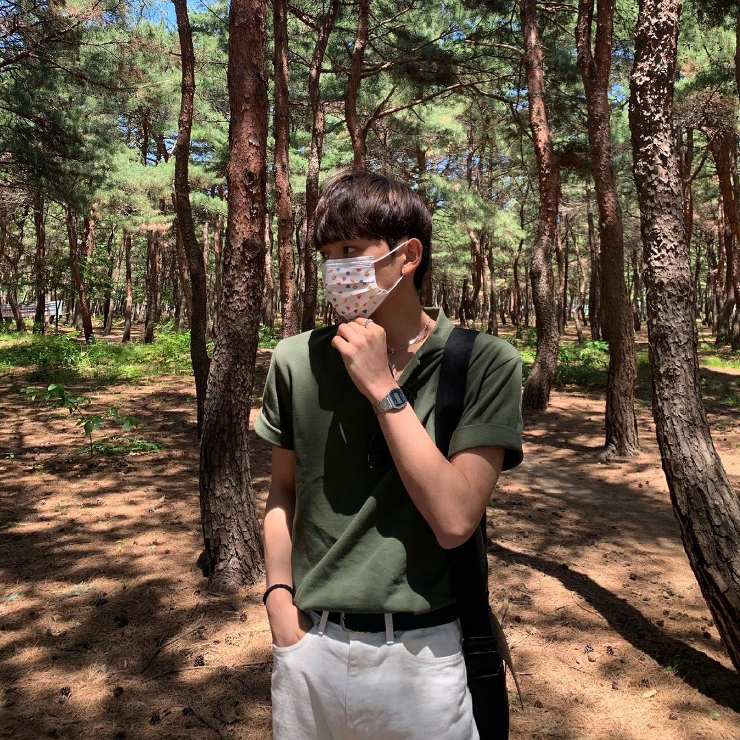 민 승 on Instagram: “#협찬 코모도 디자인마스크 올스티커의 디자인 마스크는 모든 원자재를 국산으로 만든 프리미엄 마스크 입니다! 목화솜 필터를 사용하여 숨쉬기가 상당히 편합