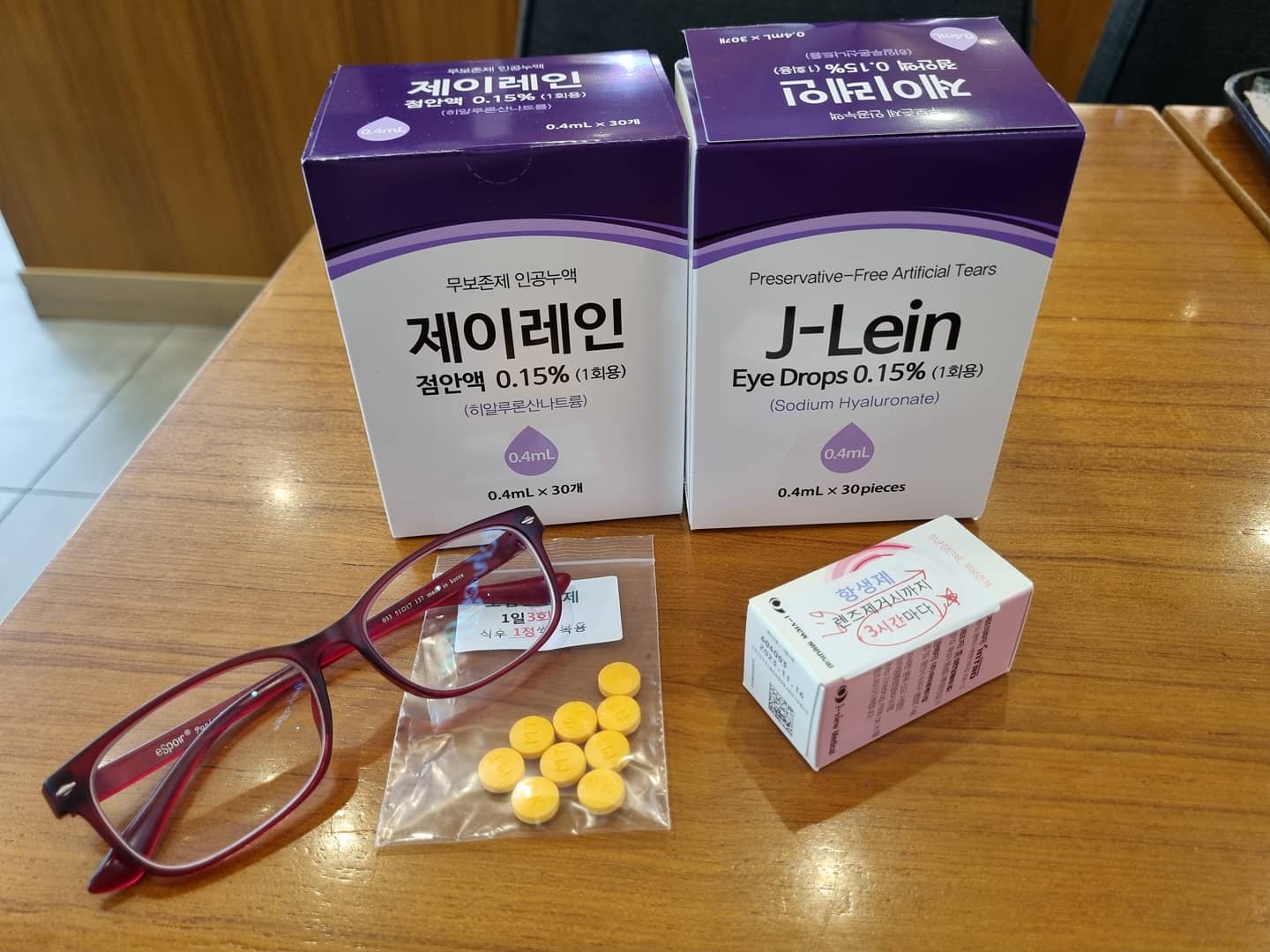 초5부터 꼈던 안경 이제 빠이! 라섹 한지 20분째..아직은 살아있는데 과연?ㅜㅜ

#라섹#라섹수술#라섹1일차#강남밝은성모안과#광명#안경빠이#수술스타그램#회복스타그램