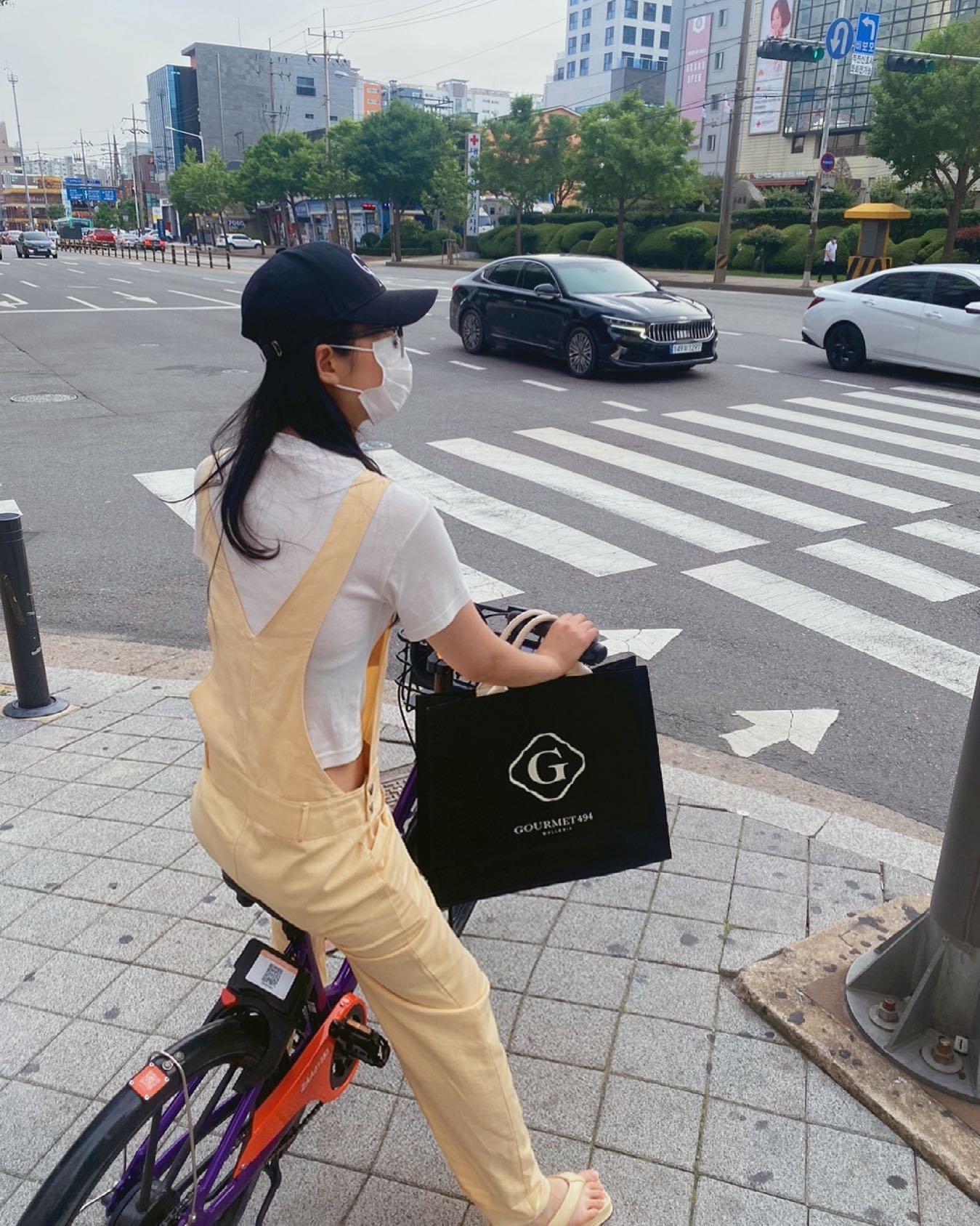 따릉이 붕붕🚲#데일리#데일리룩#오오티디#아웃핏#셀피#멜빵바지코디#옐로우코디#데이트룩코디#스티치쪼리