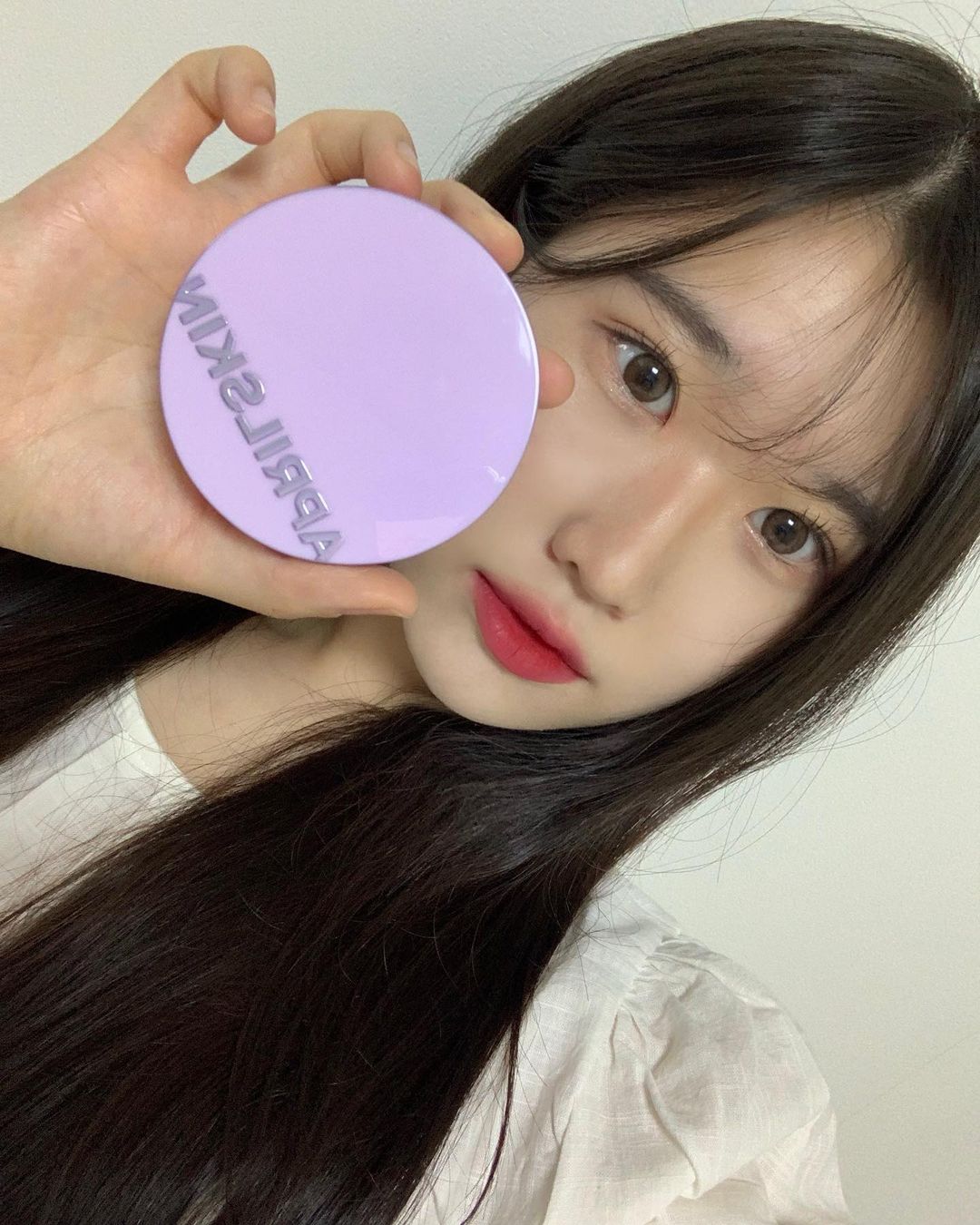 김효경 on Instagram: “#광고 렌즈도 예쁘고 쿠션도 예쁘고 렌즈- 루킹굿 디어썸 밀크브라운 쿠션- 에이프릴스킨 초슬림 쿠션 21 오랜만에 마스크에 안 묻어나는 쿠션 발견해서 기쁘