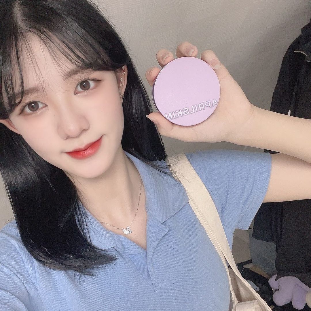 수정(21) on Instagram: “#협찬 <에이프릴스킨 초슬림쿠션> 마스크를 오래 착용해도 피부가 무너지지않고 가볍고 마스크에 묻어 나오는 게 거의 없는게 정말 너무 사기,, 너무 좋아요♥️