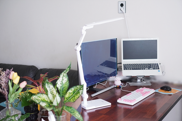 시력보호되는 책상스텐드 슈가덕 LED 스탠드로 바꿨어요
