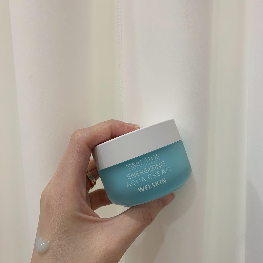 다니 on Instagram: “#협찬 부드러운 발림성과 빠른 흡수력으로 겉과 속이 채워지는 수분감💧 수분감이 많고 쿨링감이 있어 여름에 사용하기 너무 좋구 피부진정에 좋기때문에 예민한 피