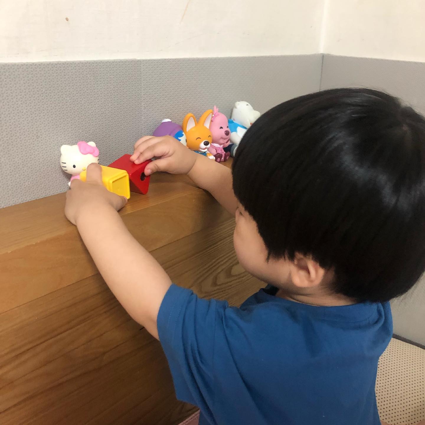 뽀로로친구들+모형 전시하는 아드님 ✌️