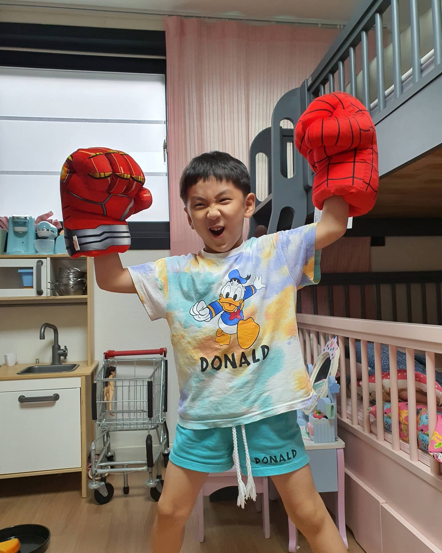 저 장갑을 끼고나면 
#호랑이기운이솟아나요🐯
