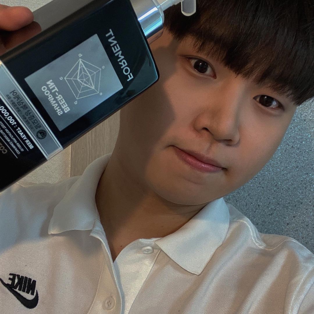 이상진(슴둘) on Instagram: “요즘 자주사용하는 데일리템.. 포멘트 비어틴 탈모케어 퍼퓸 샴푸🧖🏻 향수 코튼 허그향과 같은향🛁 두피 유분량감소와 모공각질 감소로 탈모관리