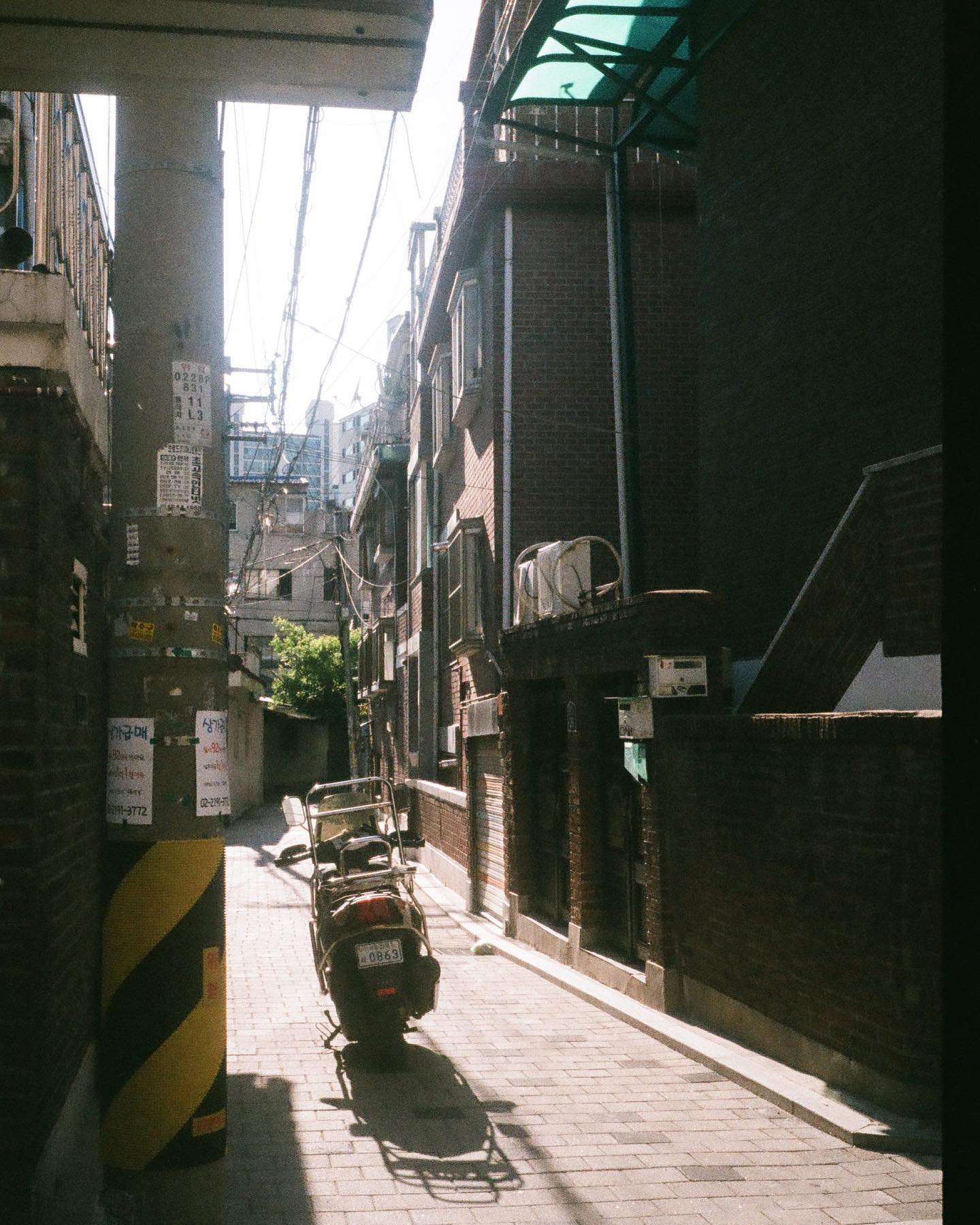 계속 지나가던 골목이지만 필카로 찍으니 느낌이 색다로운 듯 합니다. Olympus Pen ee3- Fujifilm C200