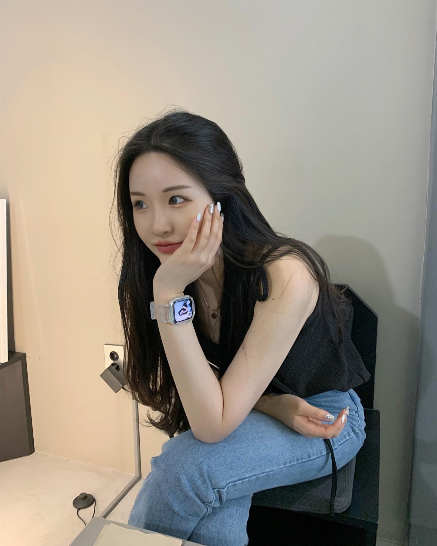 #제품협찬
와치는 역시 줄질하는 재미⌚️
여름이니까 기분전환용으로 투명스트랩.,🤍✨

구매처는 요기 lilumore_  ٩( •◡-)۶˖° ♡