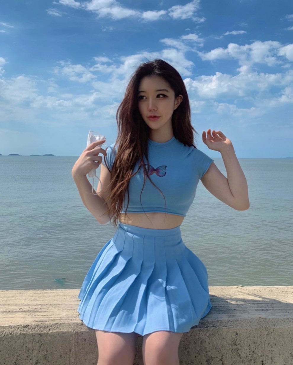 Vacation it's ooovvvveerr🤭🤭 ok?

#바다 #나비 #구름 
--------------------------------------
#영광군 #캠핑장 #여행지추천 #여행스타그램 #데일리패션 #하이틴룩 #하이틴 #소통 #광주근교나들이