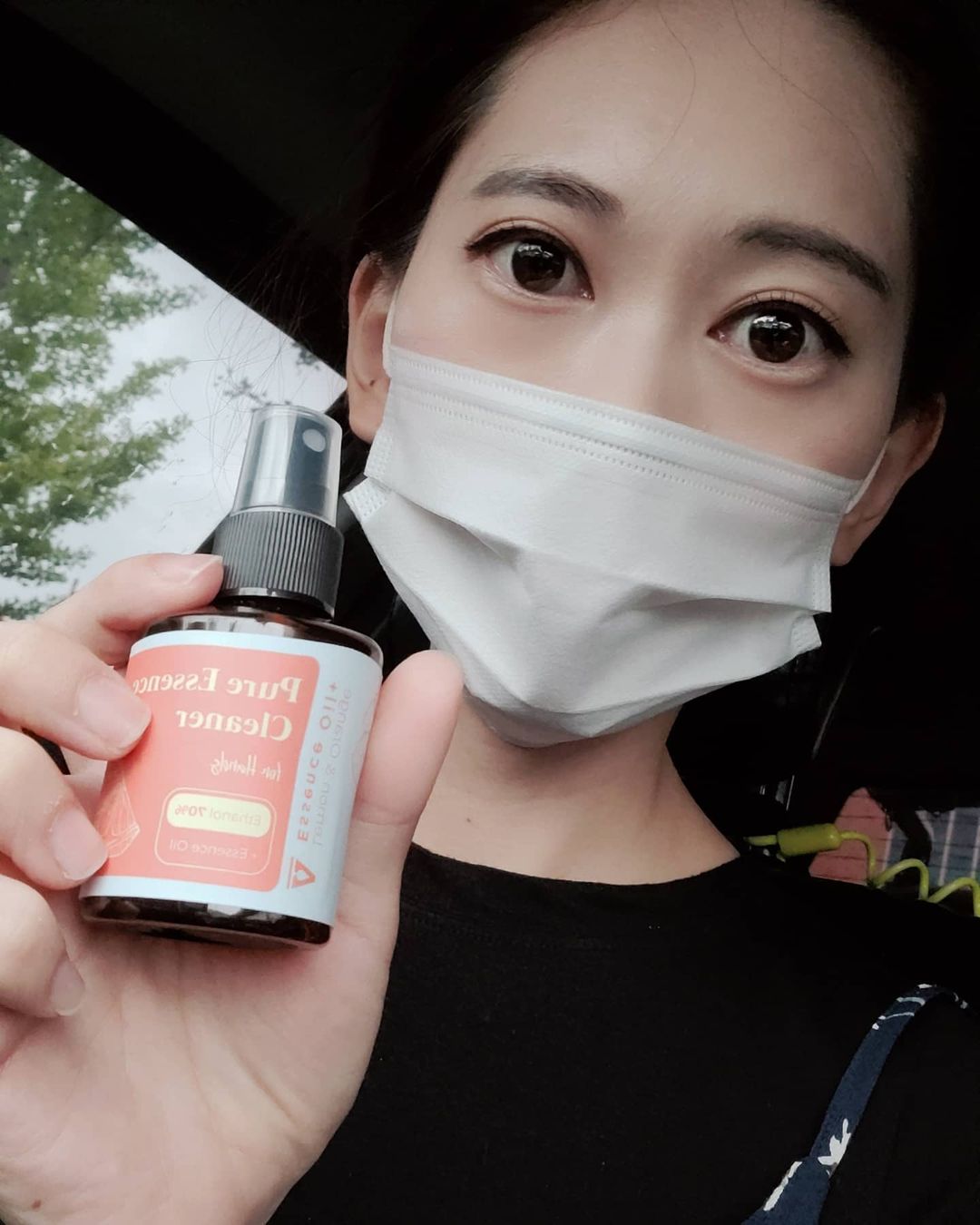 신현영 on Instagram: “요즘 코로나때문에 마스크에 손소독제는 필수! 언제쯤 코로나가 없어질지.. 제발 빨리 없어졌으면 좋겠다😭 손씻을 시간 없을땐 이거하나만 있으면 끝!ㅎㅎ 향도 오렌