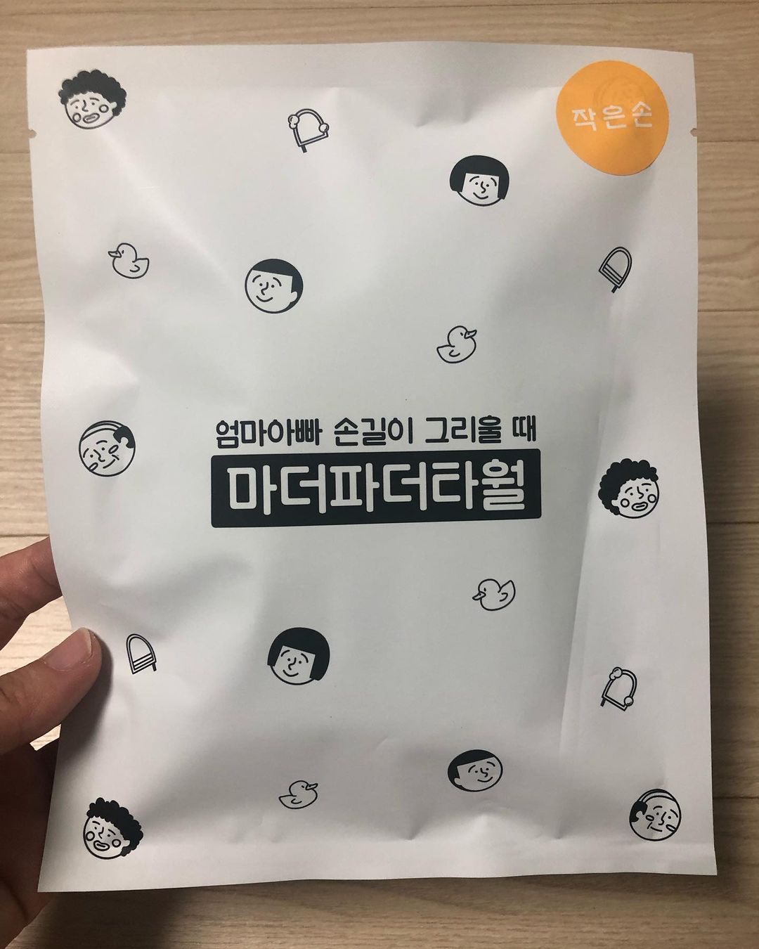 신현영 on Instagram: “이거 하나로 얼굴부터 몸까지 한번에 해결할수 있어서 엄청 편함🥰 우화만에서 할인해줘서 엄청 싸게 삿는데 이거 완전 요물이구먼😝 얼굴 각질도 시원하게 매끈하게