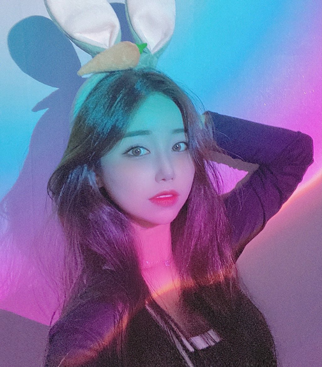 #최애사진 #재업 할래요👉🏻👈🏻👀
사실,,,강한 조명때문에 없어보이는 머리
친구가 손 봐줬답니다🤣
탈모탈모빔 아니에오o(TヘTo)