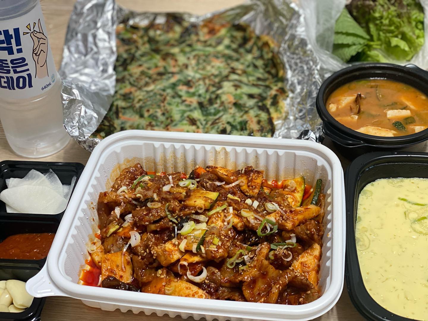 제육볶음+찌지미 ❤️👍

#진주배달음식#진주맛집#진주제육볶음#제육볶음#소주안주#계란찜#매운제육볶음#제육볶음매운맛#부추전#땡초부추전#먹스타그램#술스타그램