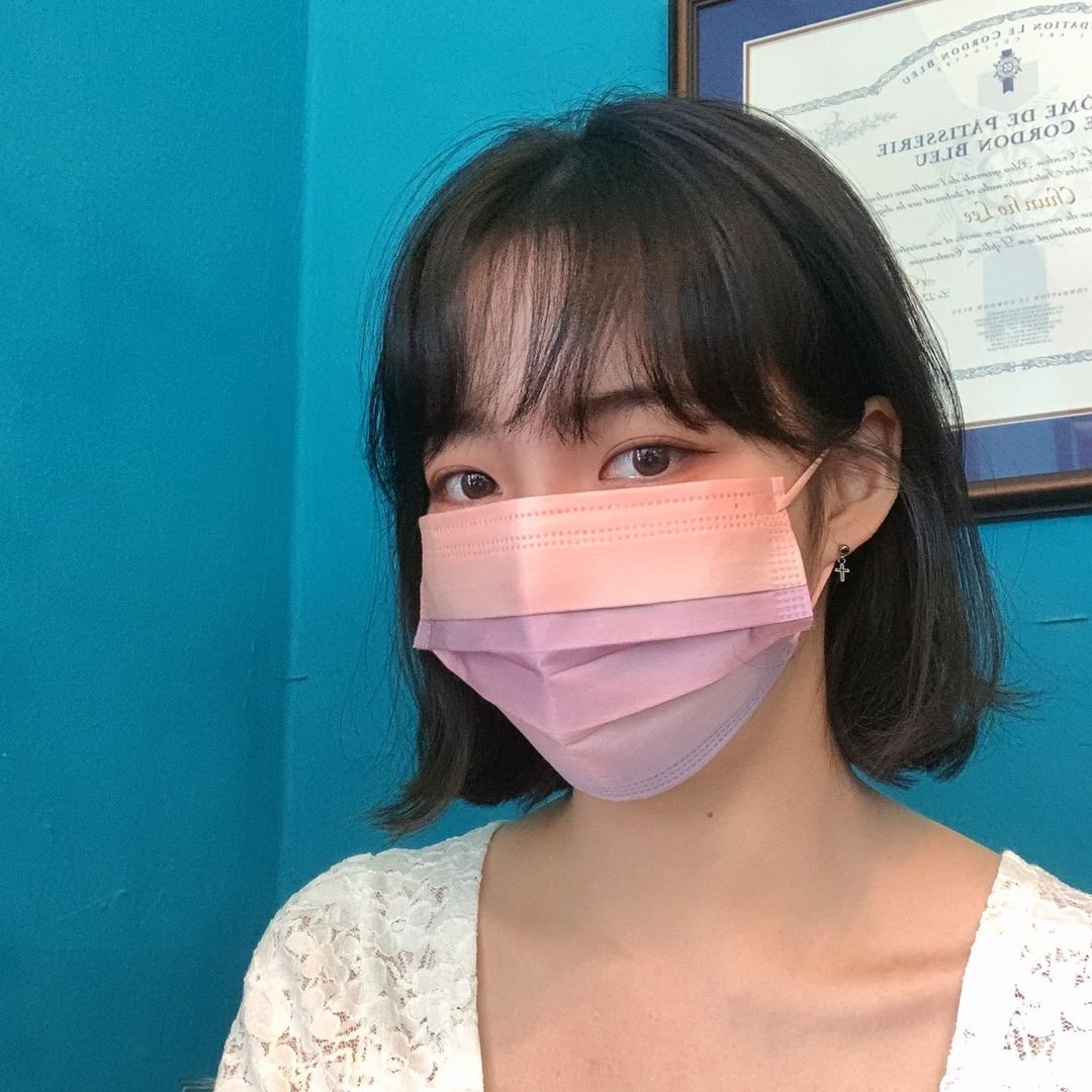 송주은(Ju Eun Song) (@song_beaver) posted on Instagram: “💜웅장해지는 마스크 컬러로 오늘의 기분 표현함 💙옷이나 화장에 맞춰 스타일링 가능 🔥 리뷰어 추천포인트 이벤트🔥 아래 구매링크를