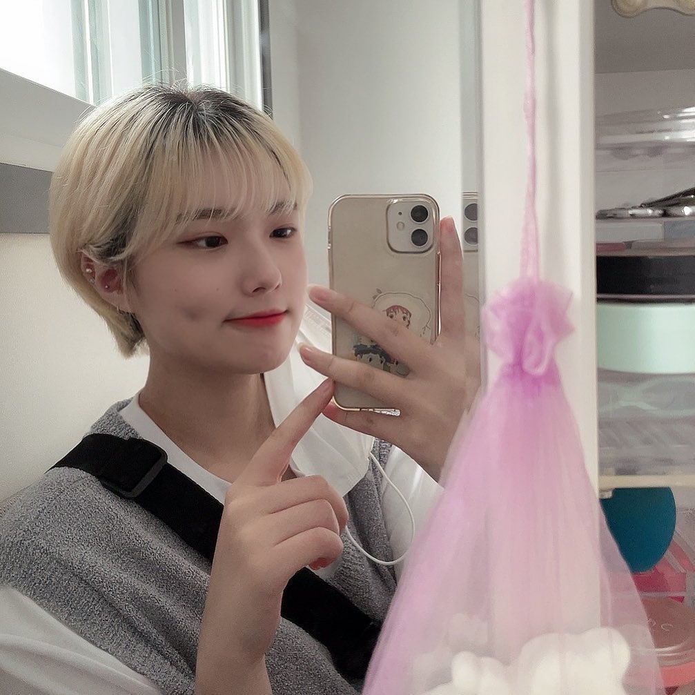 21.09.01 머리 잘랐다구!!! 찐이라구!!💇🏼‍♀️
.
#여자숏컷 #자른거맞아요