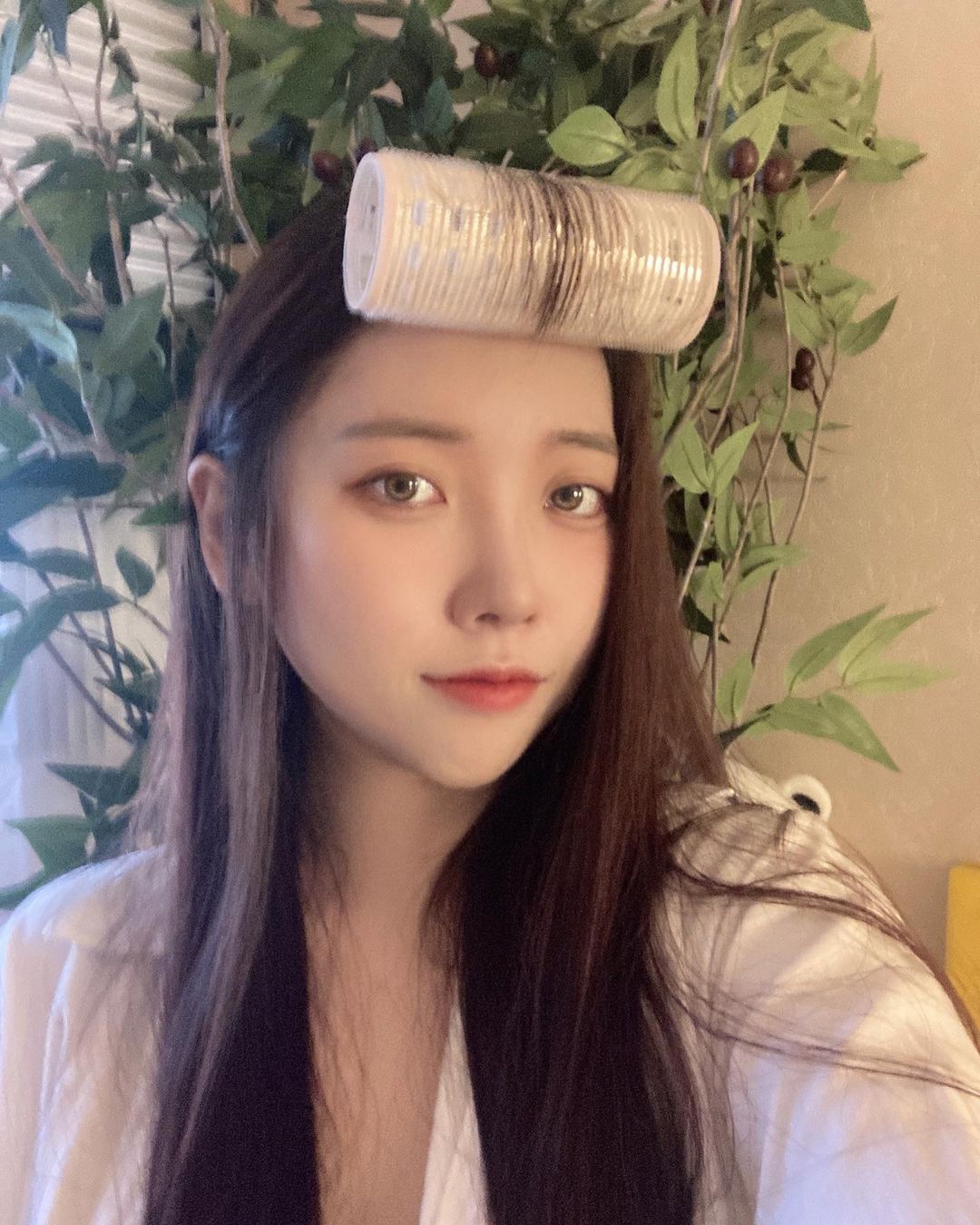 jin 💜’s Instagram profile post: “볼륨없는 앞머리에 생기를...🥺 . . . #AD #에이프릴스킨 #aprilskin #헤어픽서 #앞머리볼륨 #뿌리볼륨 #뿌리볼륨살리기 #헤어롤 #앞머리스타일링 #풀뱅 #여자앞머리