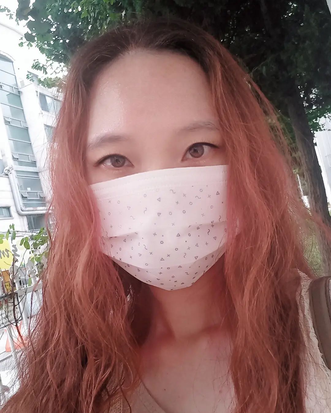 네일리뷰 / 셀프네일러♥정언 on Instagram: “#협찬 #코모드디자인마스크 #패션마스크 모든 원자재 국산! 목화솜 필터 사용! 다양한 디자인! ⠀ 마스크를 쓸 수밖에 없는 요즘 피할 수 없다면