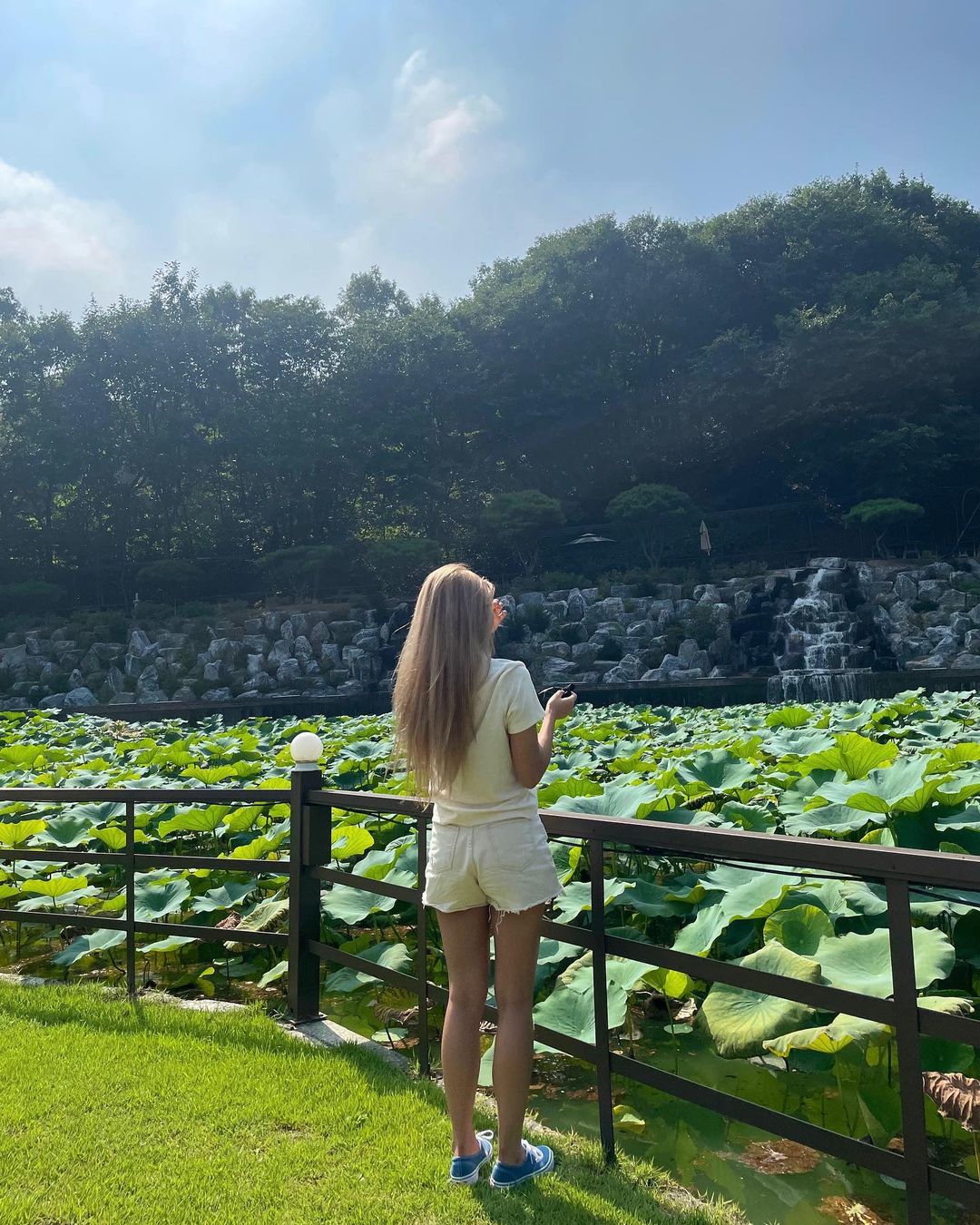 👀 on Instagram: “( •◡-)♡ 맛도좋고 공기좋고 푸릇푸릇 풍경좋은곳에서 힐링 자연속에서 쉬어가는 기분이랄까🌳 신선하고 탱글탱글한 장어를 소스에 코옥! 절인생강과 찰떡! 보통은 민물
