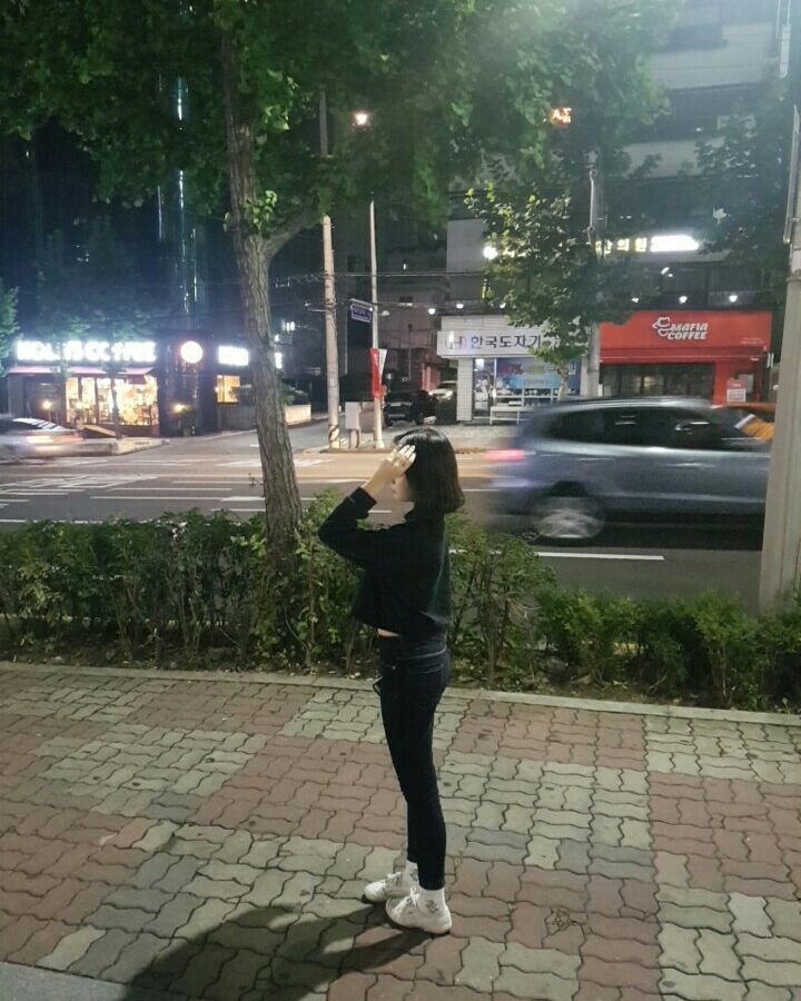 시니 on Instagram: “#크롭 #맨투맨 #모델 #gosister #뮤즈모델 #언니가간다뮤즈모델 입고있는 옷은 #언니가간다 #상의 - #치노크롭맨투맨 #하의 - #♥좋아요스키니”