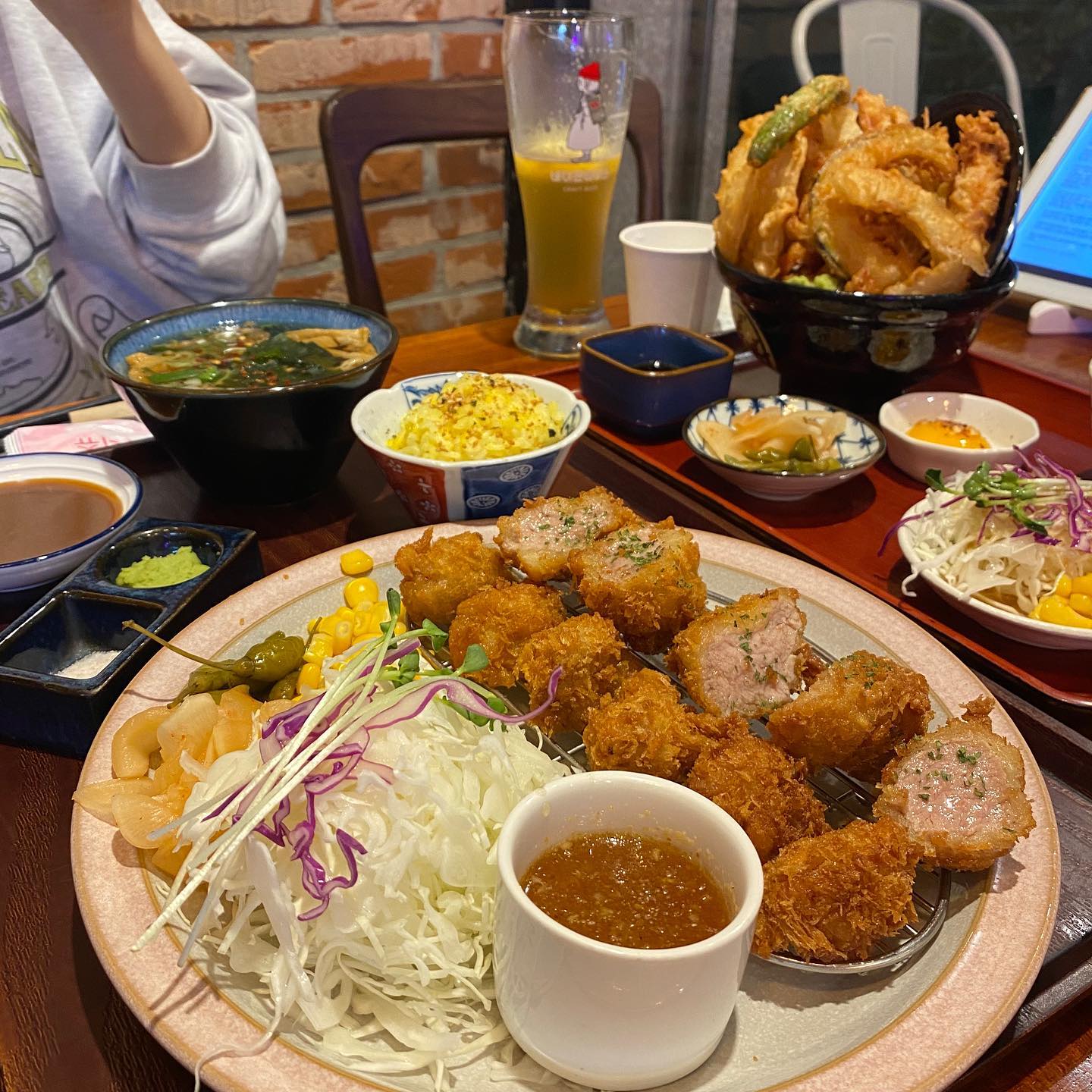 #바삭공장#둔산동맛집#대전맛집#대전돈까스#둔산동돈까스#백신#맥주
백신 맞아도.. 하루 지났으니까 맥주는 관찮겠지?^^ 별 기대없이 온 곳인데 개존맛..... 환상의 맛이어서 눈물 흘리면서 먹음