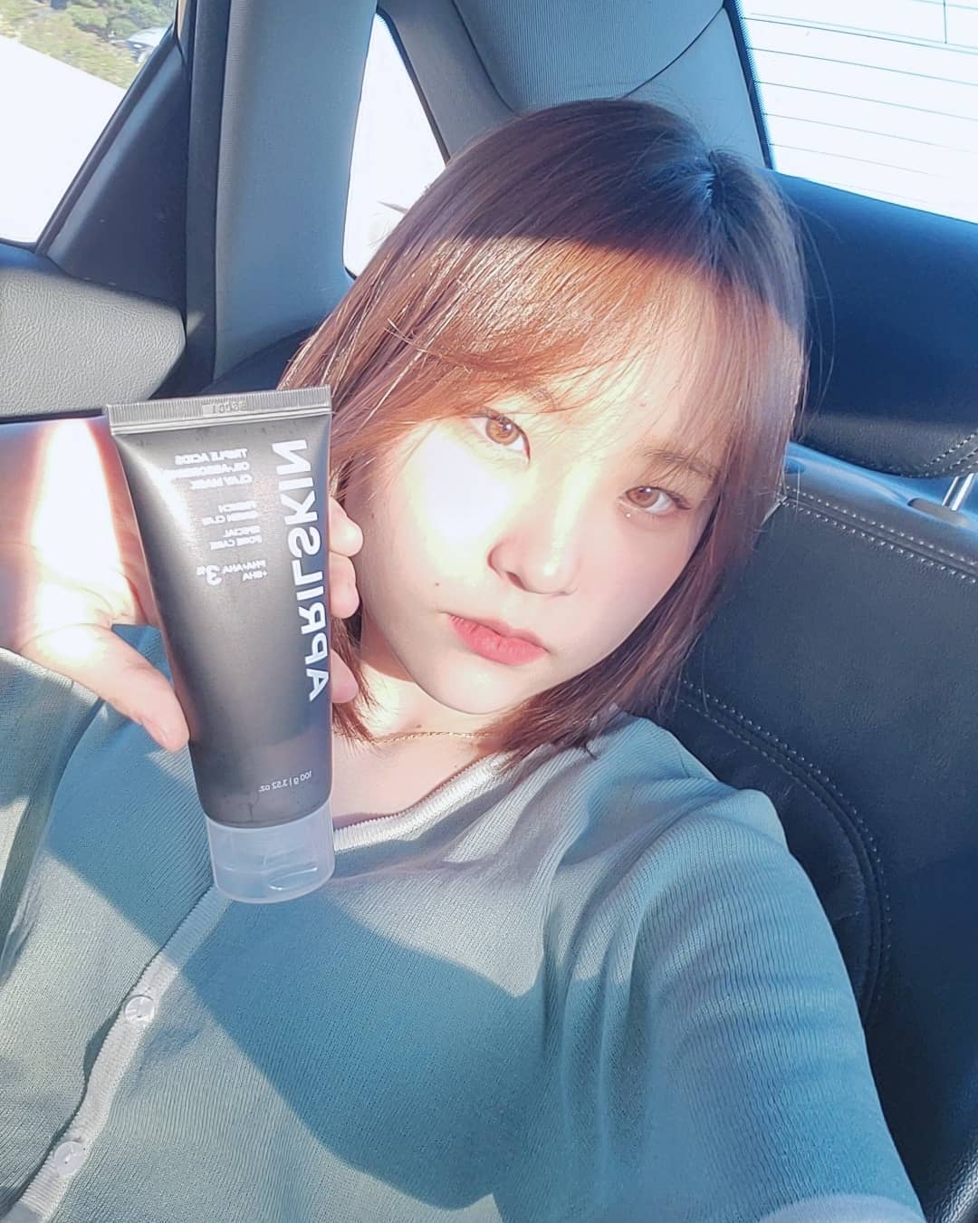 윤영채 on Instagram: “또한번 #aprilskin 이번 에이프릴스킨의 신상 모공톡스팩🤗 독특한 제형으로 조밀조밀 들어있는 알갱이들이 피디를 흡착해주고 모공을 막아준다고 해요😯 쓰