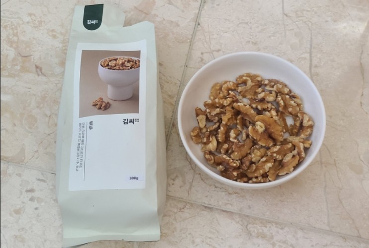 (호두) 호두/햇호두/호두맛집/견과류/견과류맛집/다이어트 : 김씨 햇 호두 300g(김씨)