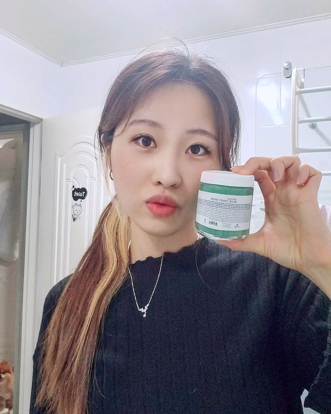 채연 on Instagram: “#협찬 ๑·̑◡･̑๑𖤐 #키라벨 #욕마스크 #kilabel 은 제조원이 미국으로써 노답피부, 탈난피부, 밉상피부를 잠재우는 해결사이자 자연을 담은 #에스테틱화장품 입니다😎