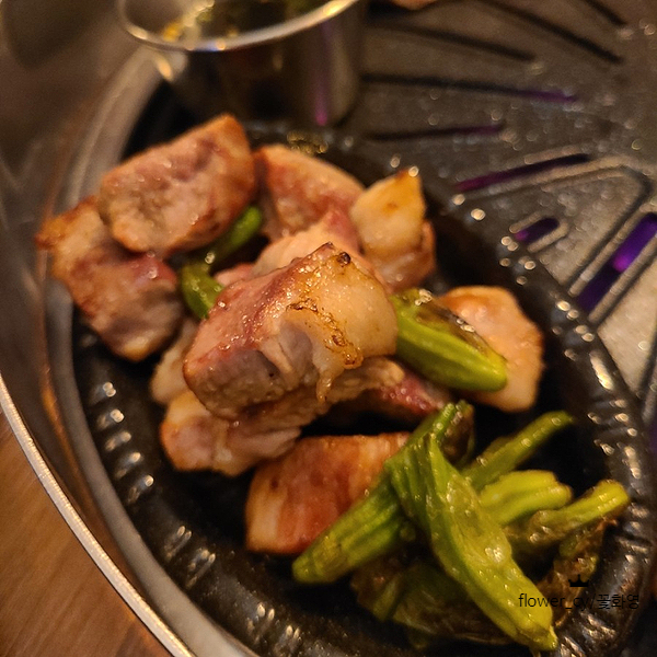 삼성역 고기집 돼지 특수부위를 야무지게 맛볼 수 있는 김이정 숯불구이