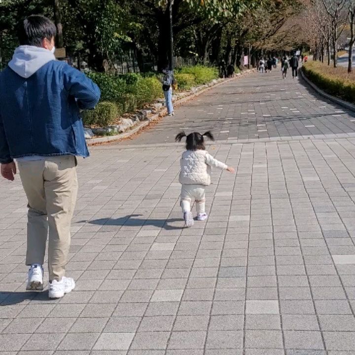 백설기가 뛰댕기네ㅋㅋㅋㅋㅋ
왜이리 귀엽노♡♡♡♡