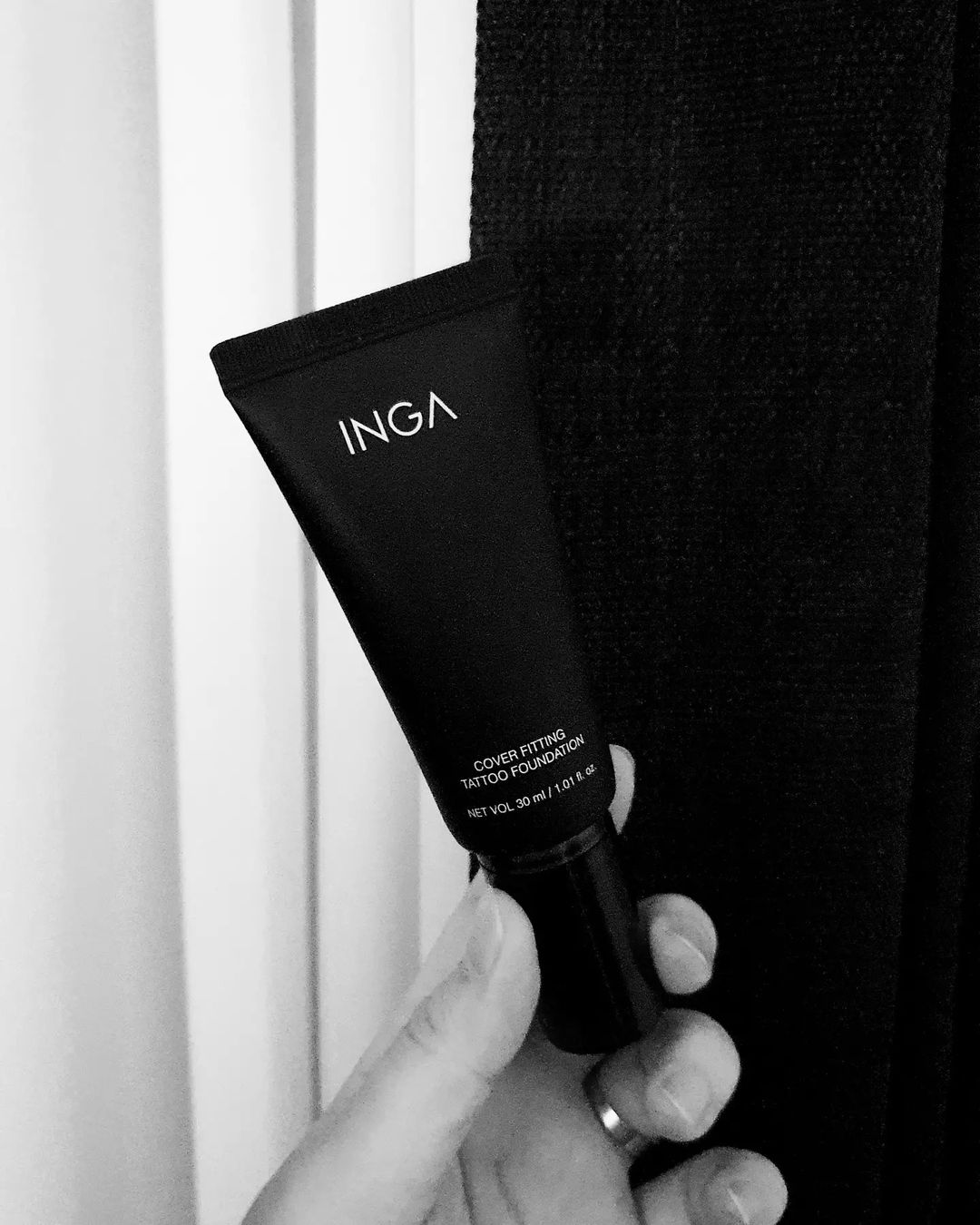 진 on Instagram: “#제품무료제공 @inga_official 잉가 처음 접했을때 신세계 였는데 어느덧 제 3세대 파운데이션이 출시되었네요 🤗 화려하게 환하게 피부에 초초밀착 세미매트하게 피부표현하