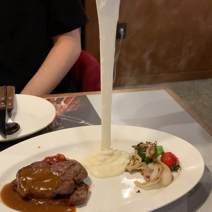 이하나 on Instagram: “✔️레트로 갬성 뿜뿜하는 양산 서리단길 신상맛집 ⠀ 911스테이크 시키ᄆ