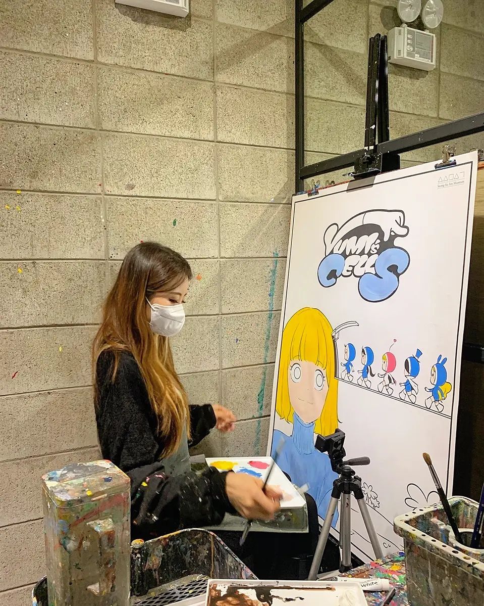채연 on Instagram: “✍🏻 #유미의세포들 #드로잉아트 𖤐 요즘 코로나 시국으로 지루한 일상을 보내다가 발견한 드로잉 카페 #성수미술관 ❤ 이런 거 잘 못하는 저도 척척 혼자 잘 할 수 있을
