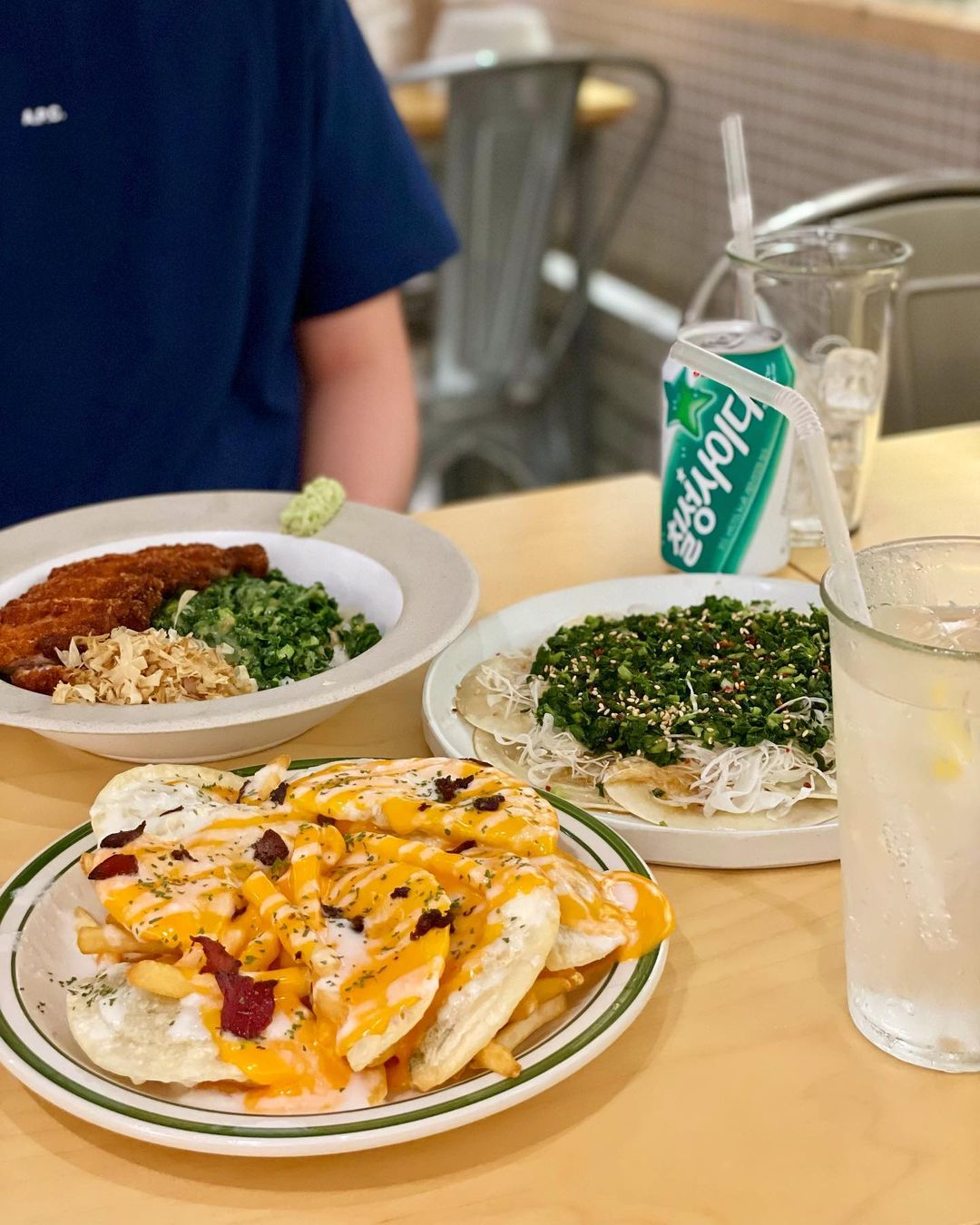 ʜᴀɴᴀ ♥ on Instagram: “#협찬 x #편밀밀 토요일 밤, 화요 하이볼 한 잔과 납작만두 파티🥟✨ 오랜만에 다시 찾은 편밀밀! 편밀밀은 대구 명물 납작만두를 이용한 다양한 메뉴들을 먹을 수