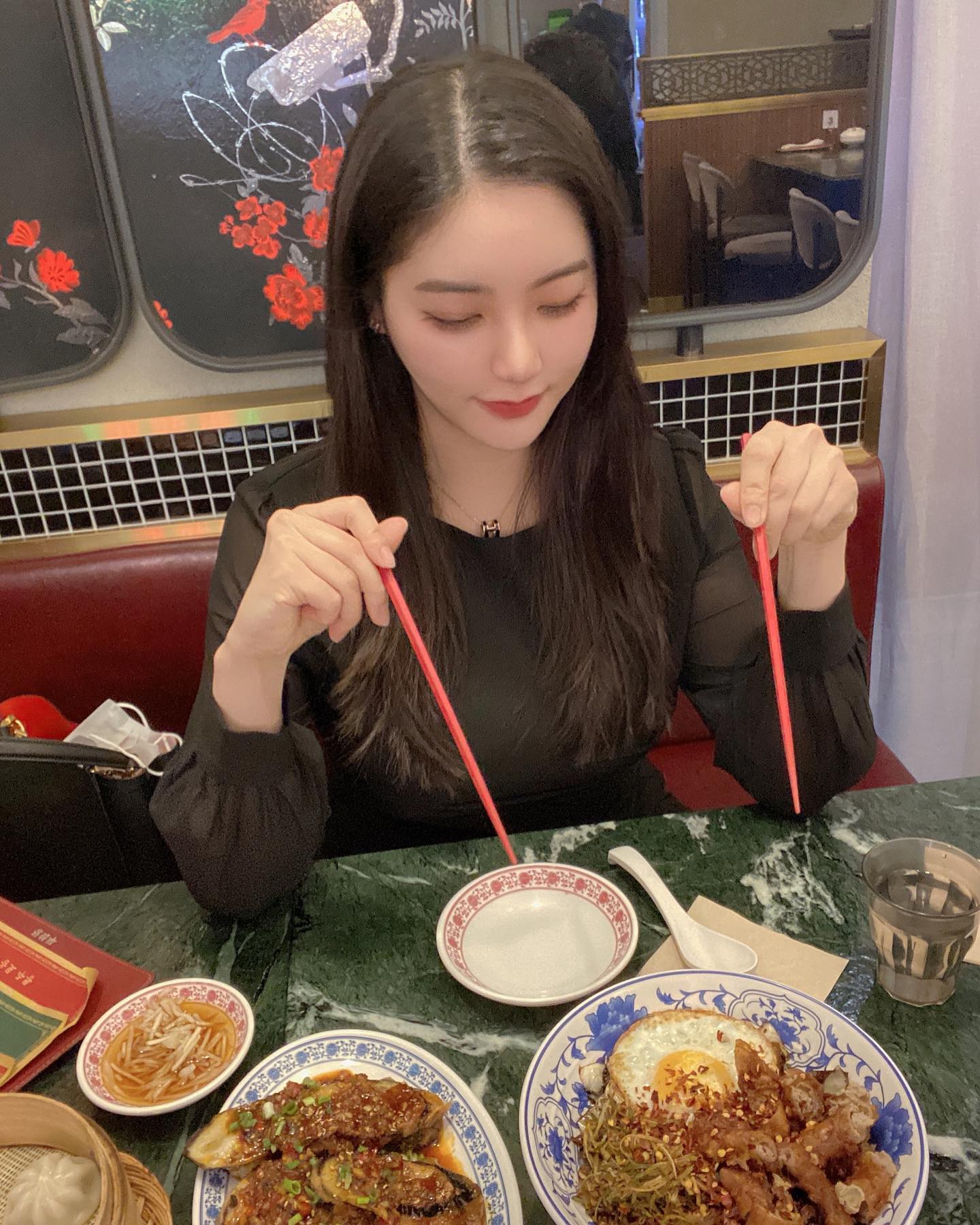 눈 감은거 아니고 빨리 먹고 싶어서 쳐다보는거👀
#창화루 #강남역점없어진거 #아쉽
