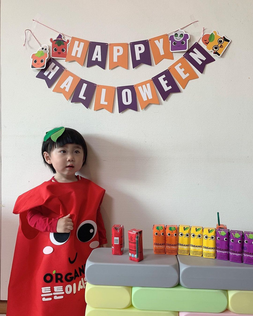 @narae_in_beauty on Instagram: “#협찬 _ 크니쁘니 할로윈 코스튬 패키지🪄 Happy Halloween ~~🎃👻 첫 할로윈 코스튬을 해 본 막둥이, 빨강쁘니로 변신했어요!! 크니쁘니 할로윈 코스튬 패키지에 코스