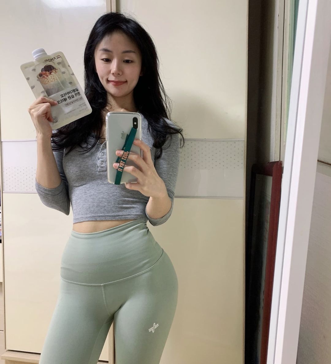 말랭무 on Instagram: “글램디 한끼습관 쉐이크 쿠키앤크림맛이에요! 덕분에 글램디의 다이어트 식사대용 쉐이크를 받아서 먹어봤어요~ 쿠키앤크림맛이라 달달하니 당땡길때 좋네요💚 내용