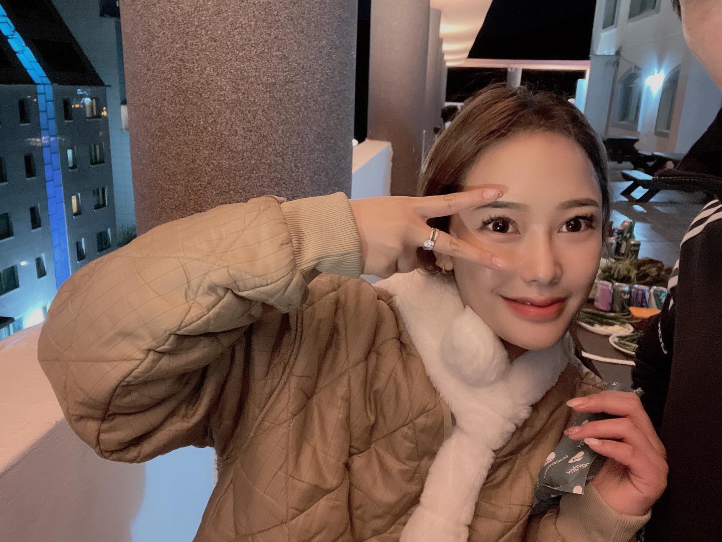 옛날이나 지금이나 웃을 때 이보이는거 여전하네