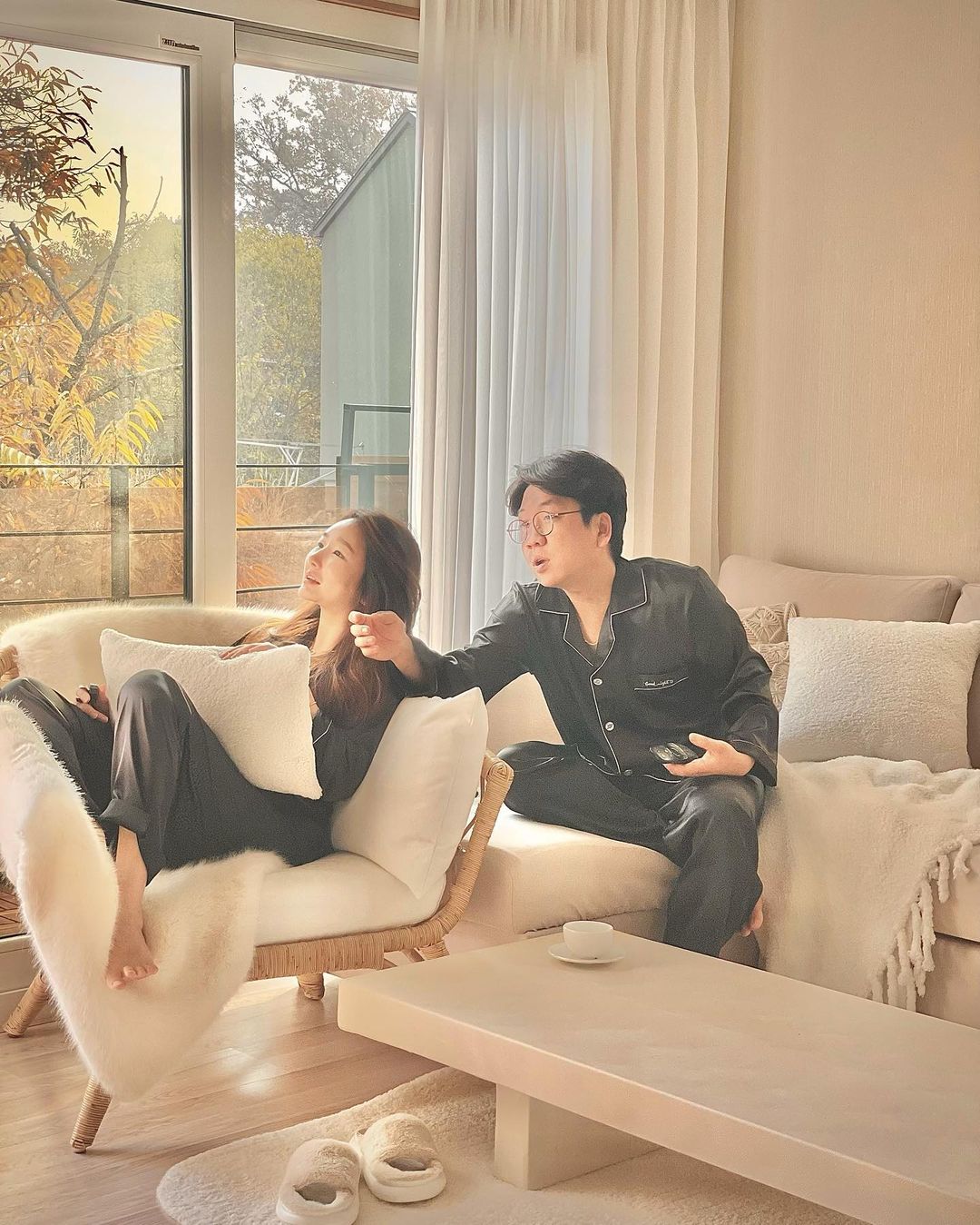 양지댁 신혼일기 on Instagram: “#제품제공 / 쏘프트한 촉감으로 꿀잠각🛌 디귿살롱에서 보내주신 잠옷 입어봤어요. 저는 잠옷을 선택할때 제일 중요하게 생각하는 부분이 피부에 와닿는 느