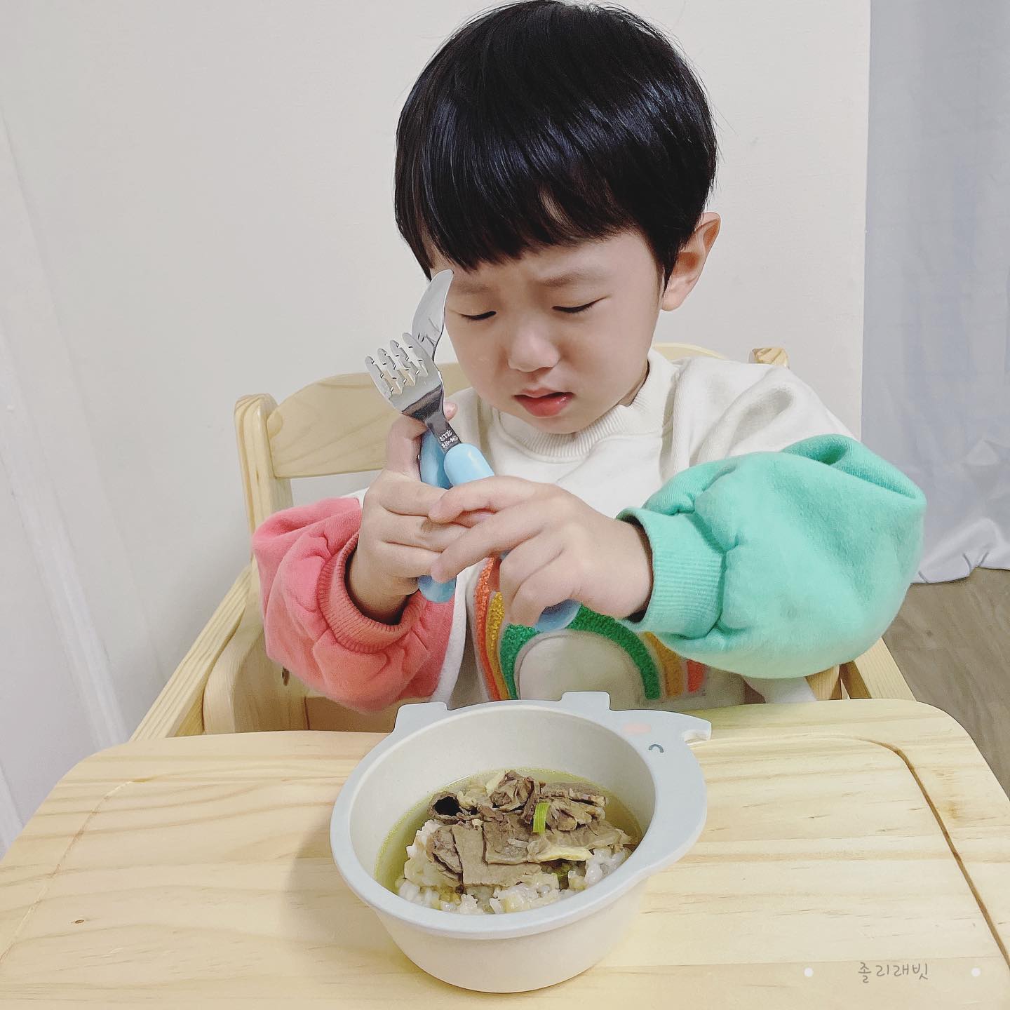 ⠀⠀⠀⠀⠀⠀⠀⠀⠀⠀⠀⠀⠀⠀⠀⠀
빨리 먹고 싶은대 손가락이 말을 안듣내😅
밥 한그룻 뚝딱 !
#완밥 #곰탕한그릇