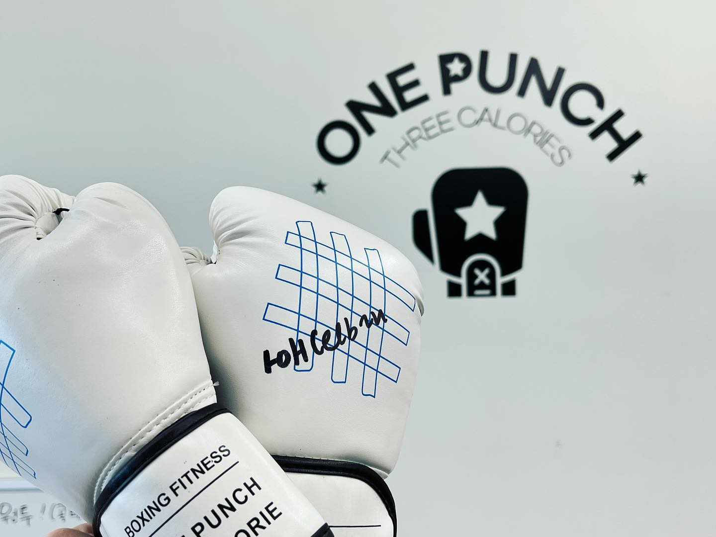 원펀치쓰리칼로리 🥊

One punch 3kcal 
체력도 키우면서 다이어트하고싶은 사람🙆🏻‍♀️

<원펀치쓰리칼로리 >

주소: 경기 안양시 동안구 평촌대로217번길 19 , 9층

☎️031-385-8288

평일 9:00~22:00
토요일 9:00~16:00/ 일요일 휴무

주차Okay

⭐️예약필수⭐️

#ad #범계복싱다이어트 #범계다이어트 #원펀치쓰리칼로리 #안양복싱 #복싱다이어트