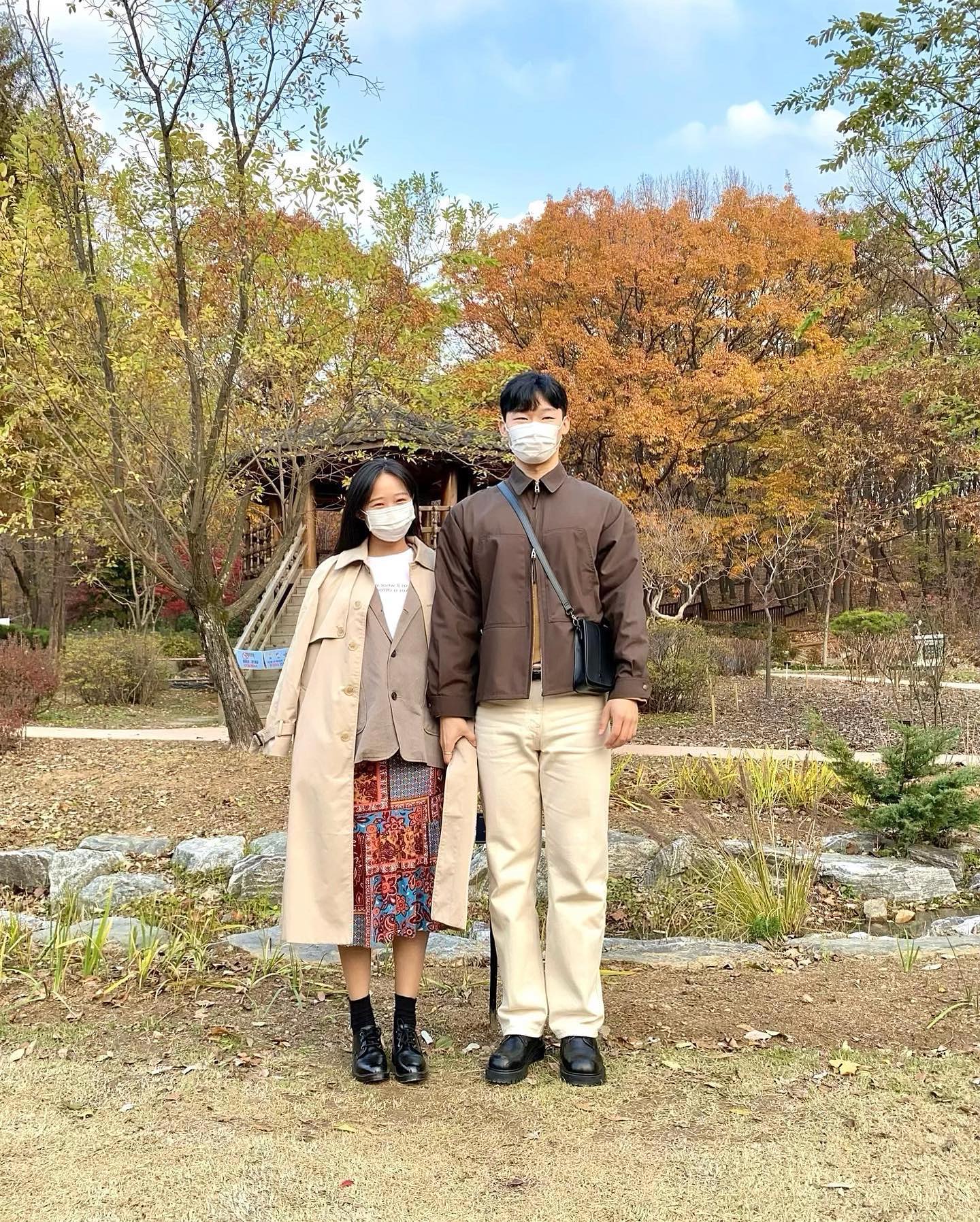 가을이 끝나가 아쉬운 가을처돌이들👫
얼마 안남은 가을 만끽하러 옷도 단풍처럼 입고 식물원 나들이 다녀왔어요٩( ᐛ )و🍁🍂💛🥮