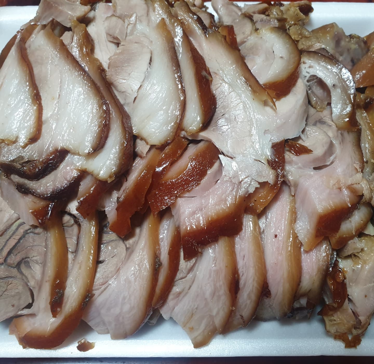 #부산맛집 #한양족발 #내돈내산 

장림 족발맛집 "한양족발집"후기입니다:)
양도 많고, 족발이 부드럽고 쫀득해요!! 완전 추천하는 맛집입니다👍👍❤

전 포장해왓는데, 반찬재료도 많고 쌈채소도 많이 챙겨주셔서 풍족하게 먹었어용 😊

🍀<위치>
-장림역 1번 출구에서991m
장림시장 근처

🍀총점
<한양족발 장림점>
4.0 (재방문의사 O)
​
맛 : 5 ★★★★★
- 족발 껍데기는 쫀득하고, 살코기는 부드럽고 고소함.
양도 많아서 풍족히 먹을 수 있음
(냉채 야채 추가하는거 추천👍) 
+ 5000원추가됨
냉채 야채도 싱싱하고 와사비도 맵고맛잇음
​
매장: 3★★★ 
- 테이블 8개정도의  조금 작은편
좌석간 거리가 넓지않음
​
가격: 4 ★★★★
-족발 소小 25000원
족발 중中 30000원
족발 대 大 38000원

<냉채야채 추가 5000원>
추가시 일반족발, 냉채족발을 함께먹을 수 있어 좋음!!

위치: 4★★★★
- 장림역 1번 출구에서991m
장림시장 근처라 유동인구도 많고,
 찾기도 쉬움
​

서비스: 5 ★★★★★

-포장도 빠르고 사장님께서 친절하심

#부산맛집추천 #부산핫플 #부산여행 #사하구맛집  #사하구밥집 #부산밥집 #부산족발 #부산족발맛집 #사하구족발  #장림맛집  #장림맛집추천 #사하구데이트 #사하구가볼만한곳 #부산가볼만한곳 #부산여행코스 #부산데이트 #사하구데이트 #맛집투어 #맛집추천 #포장맛집 #족발맛집 #냉채족발  #족발 #좋반 #맞팔환영 #맞팔가요 #먹스타그램