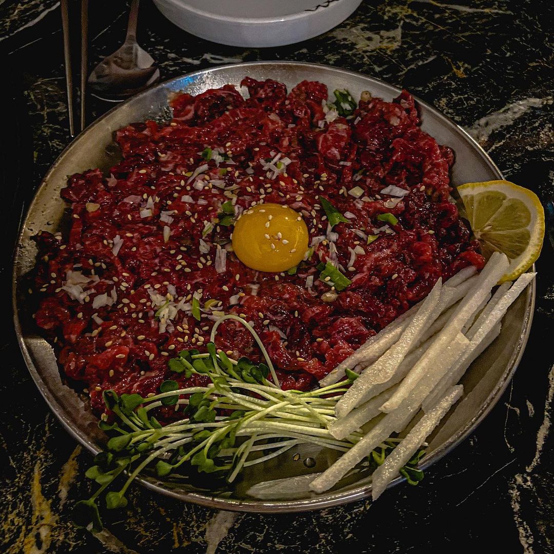 밥줘 BABJWO on Instagram: “🥩호순이네🥩 안암에 새로 생긴 핫플!! 호순이네에 다녀왔어요😋 매장에 아주 큰 강아지가 있는데, 바로 그 강아지 이름이 호순이여서 이름이 호순이네라고 하더