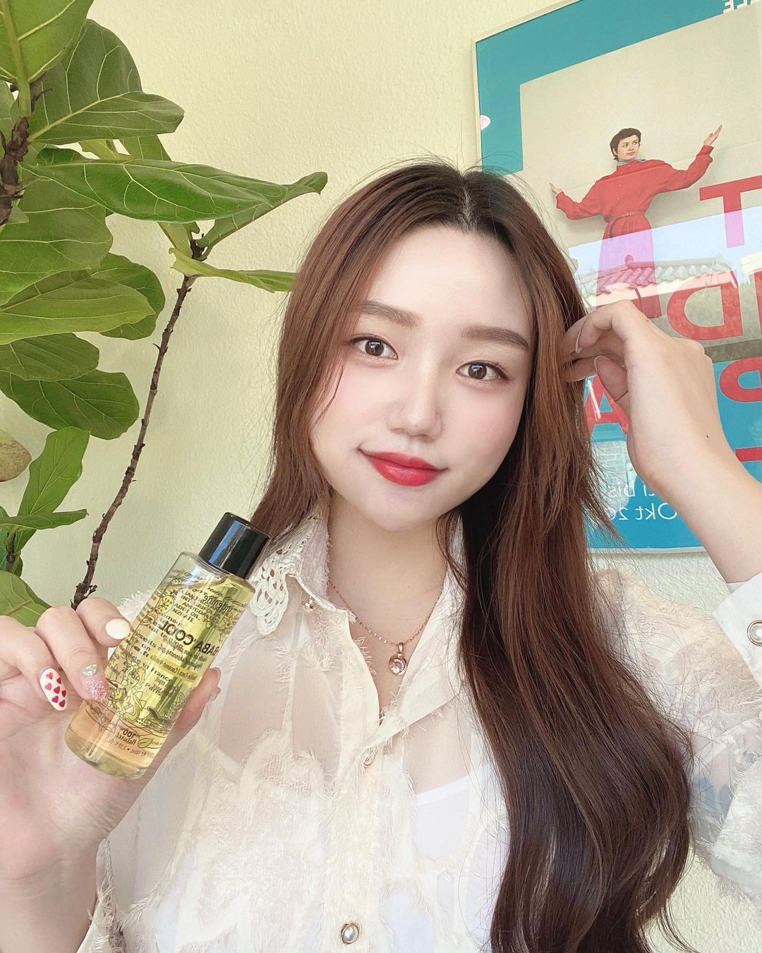 영주💖 on Instagram: “#협찬 #엥뎀 #바바쿨 #오일향수 겨울철 건조한 날 보습이 필요할 때 딱인 바디오일이에요💖 천연식물의 에센셜 오일을 원료로 한 향료의 바바쿨 향수 바디오일 !
