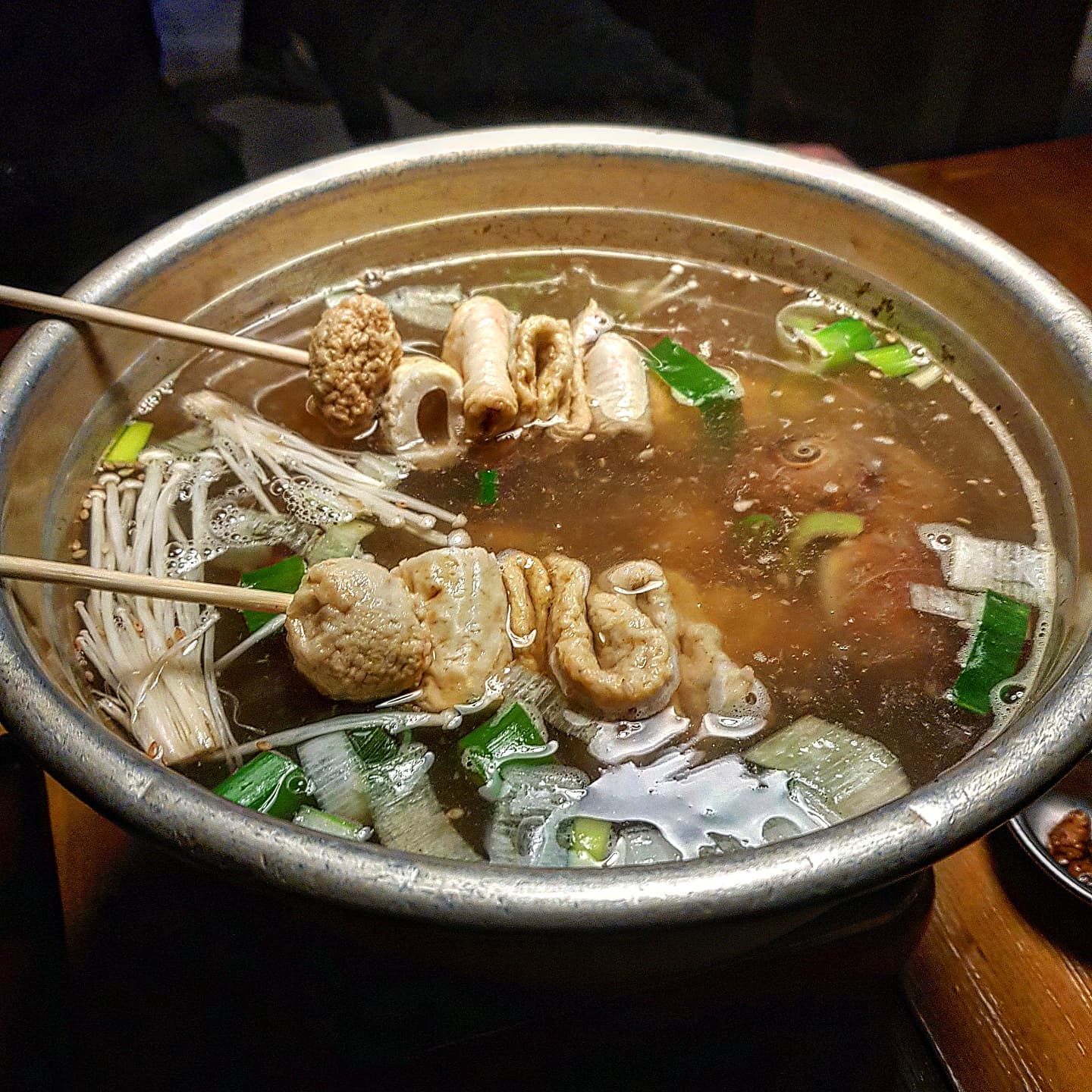 술을 먹으러 왔는데 국물 먹고 왜 해장되는 느낌이지? 진짜 시원했어요 👍
골뱅이는 쫄깃쫄깃
꼬치어묵 통 골뱅이탕🍺