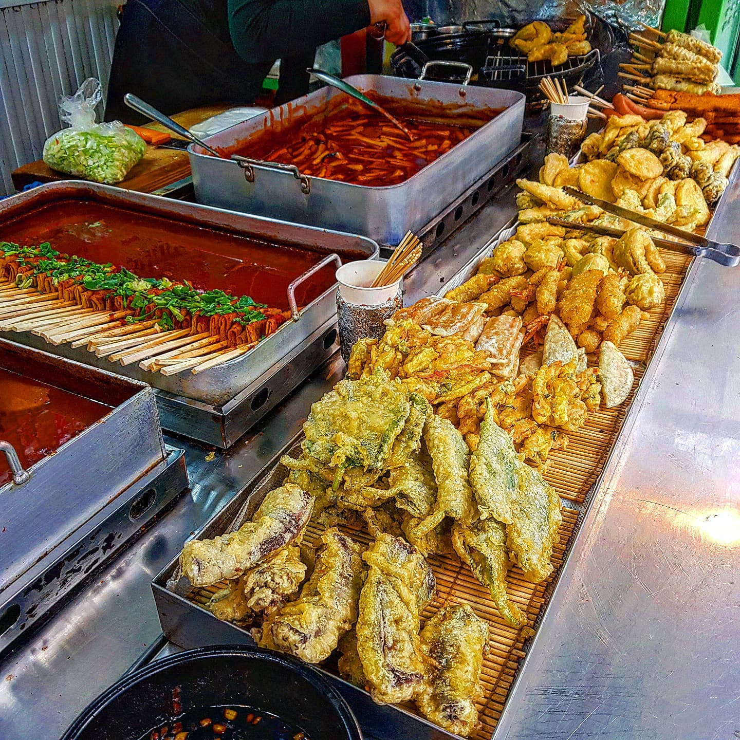 냄새에 이끌러 나도 모르게 이끌렸던 곳..✨
빨간오뎅도 맛있었는데 사진찍는걸 잊어버렸당..☺️

(오늘 다 먹은건 아니구.. 저번꺼랑 같이 🤭)