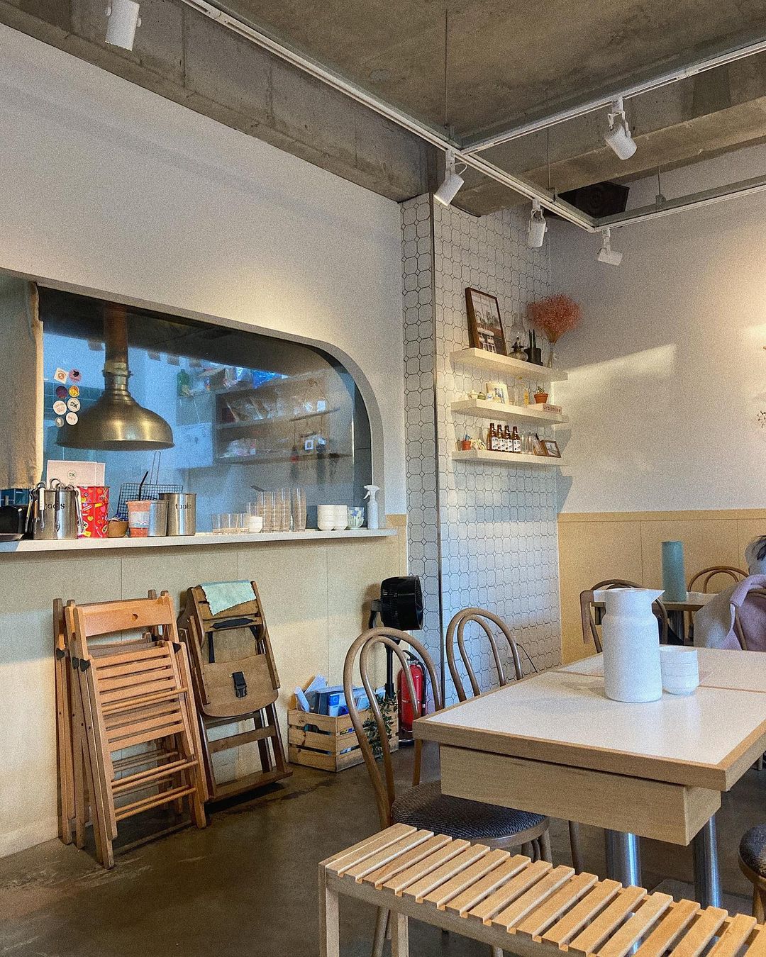 @s.u.y.e.0.n on Instagram: “부타동 먹을때 고추 더 추가해서 먹으면 진짜 .. 🥲짱짱 마제면도 짱 #동명동소복 #소복”